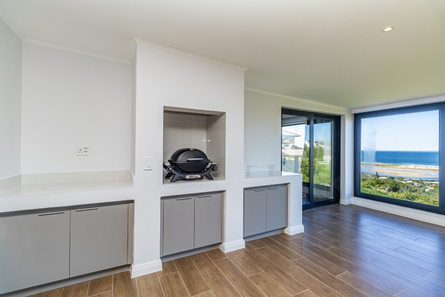 4 Bedroom Property for Sale in The Hill Western Cape